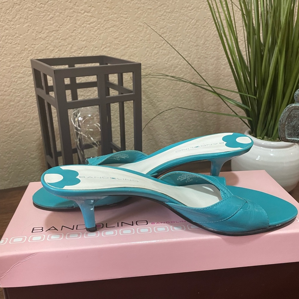 Bandolino kitten heels
